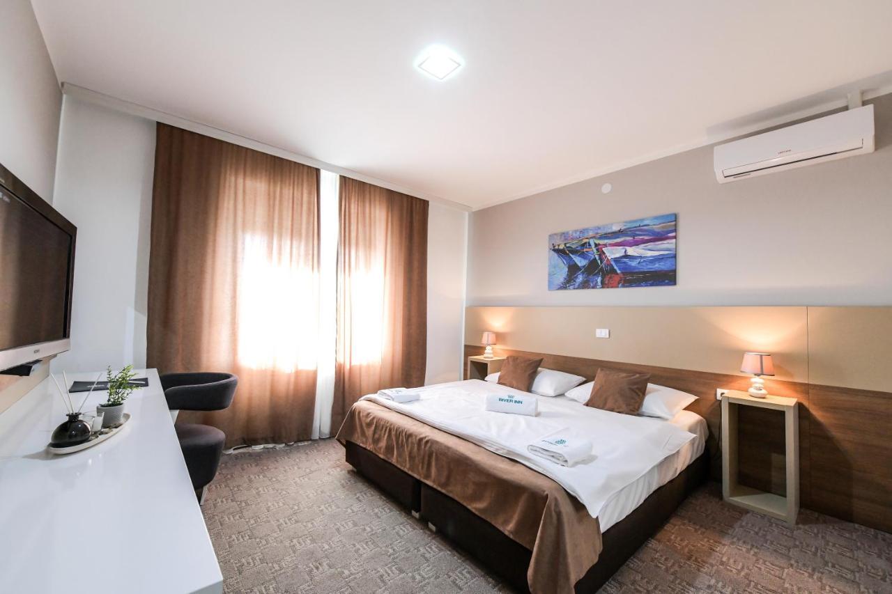 River Inn Stari Banovci Екстер'єр фото