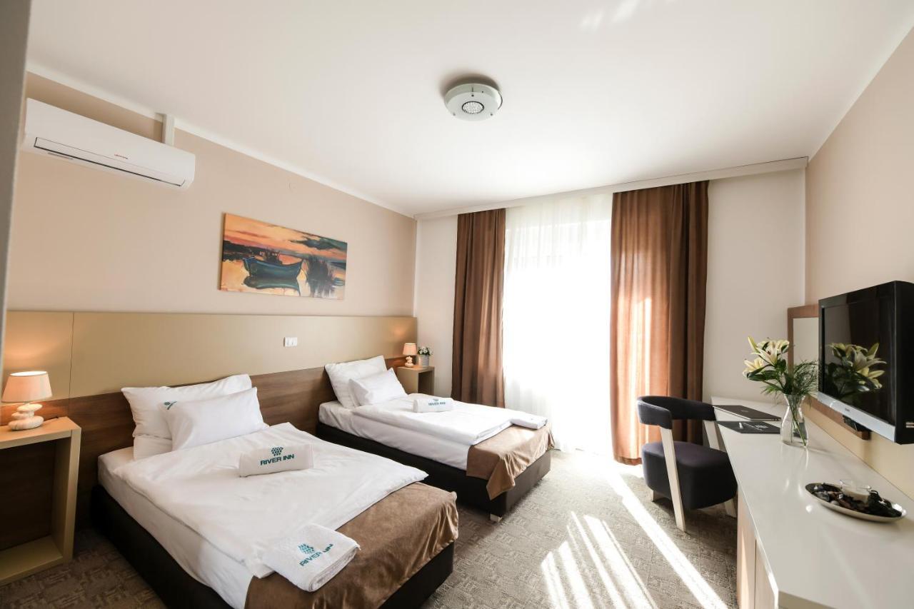 River Inn Stari Banovci Екстер'єр фото