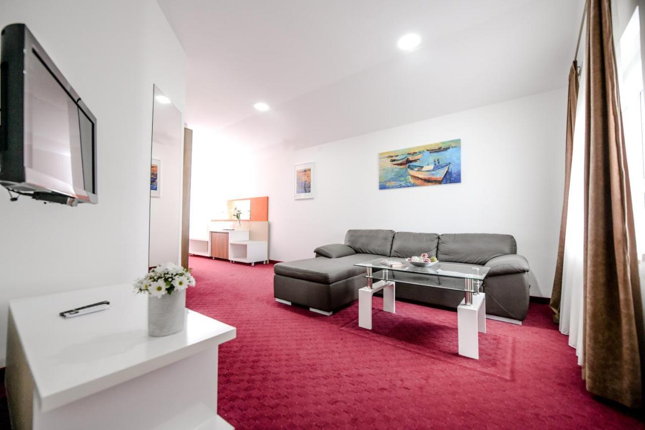 River Inn Stari Banovci Екстер'єр фото