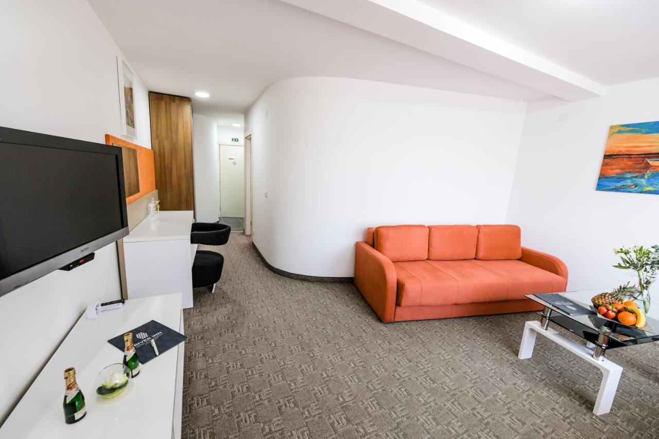 River Inn Stari Banovci Екстер'єр фото