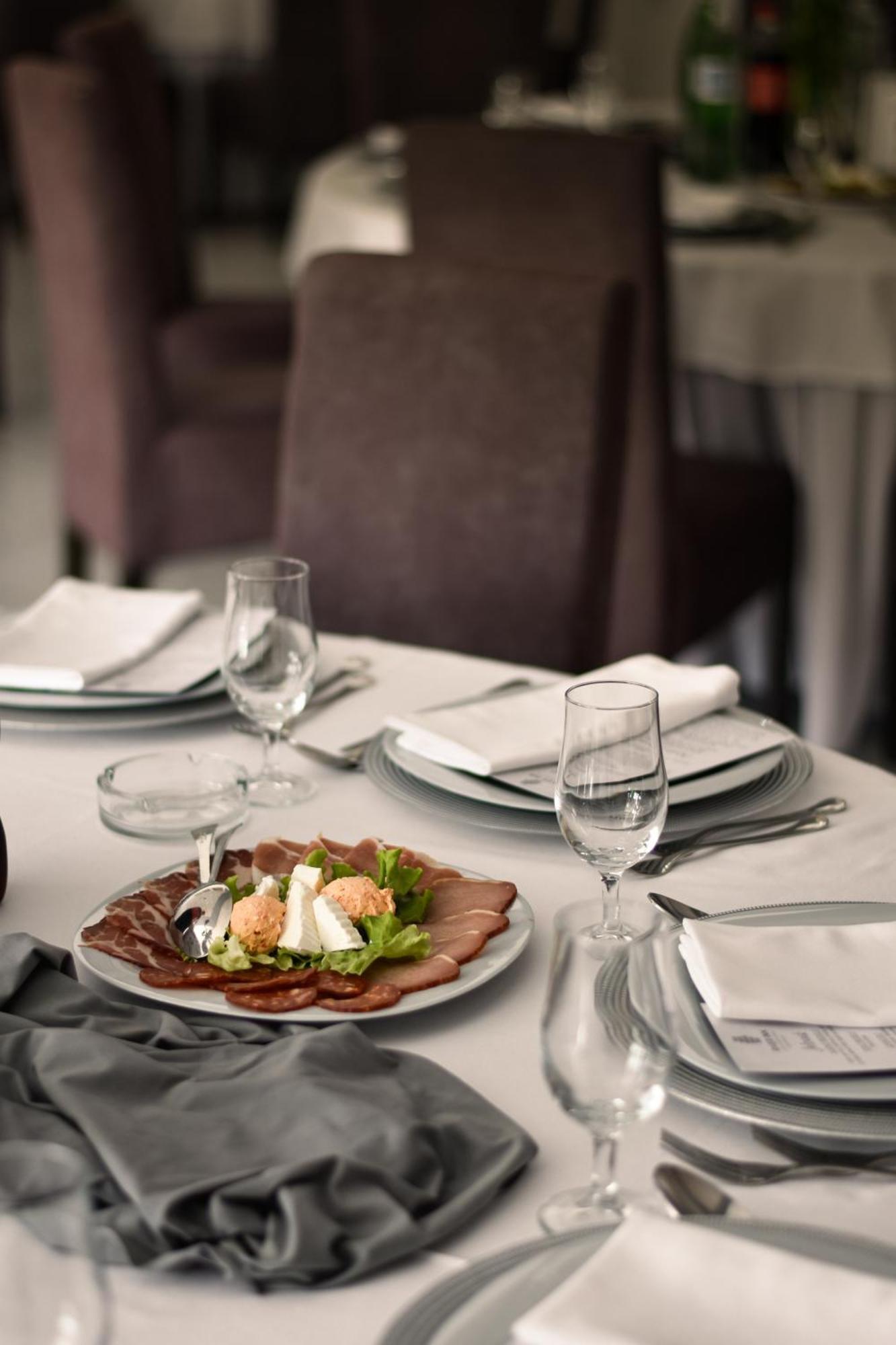 River Inn Stari Banovci Екстер'єр фото